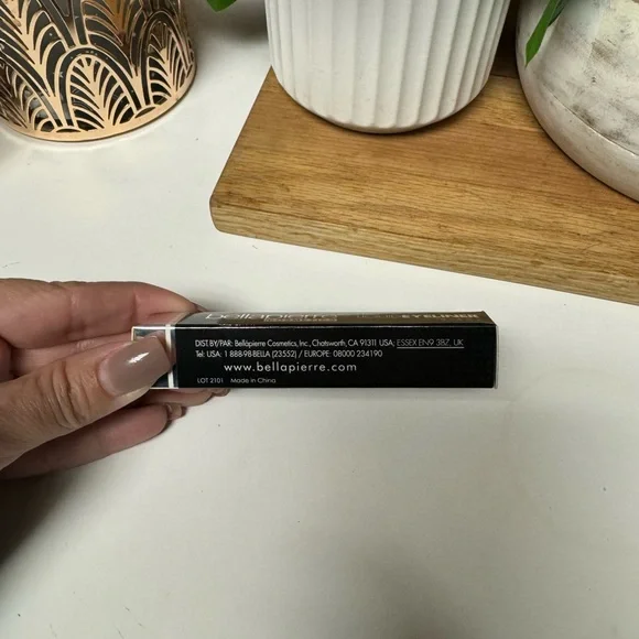 Bellapierre Black Liquid Eyeliner - Picture 2 of 3